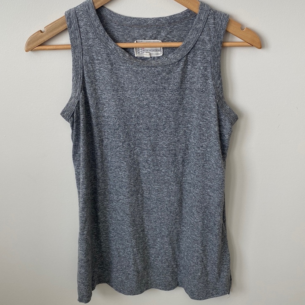 Current Elliot tank top size 1. Excellent condition.